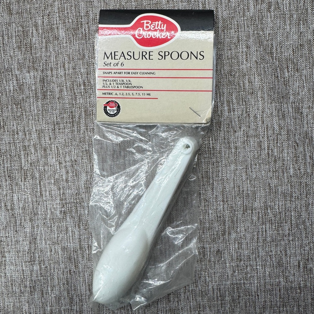 Betty Crocker Vintage 1996 Measuring Spoons Set of 6 White Plastic 16634 New
